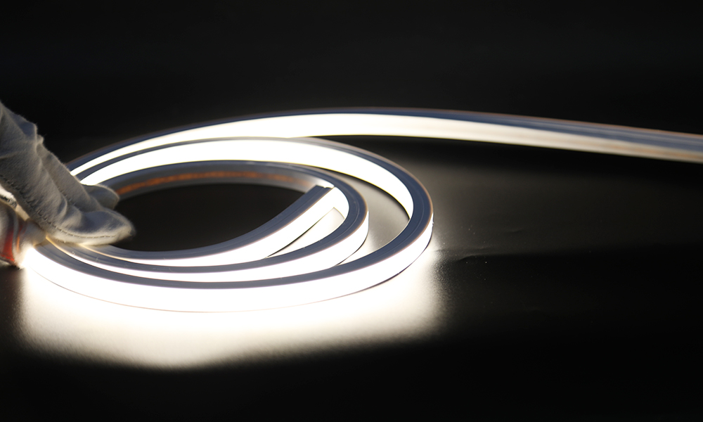 1010 Integrated Front-Emitting Extrusion