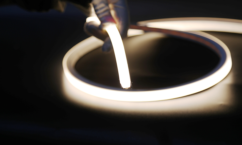 1212 Integrated Front-Emitting Extrusion
